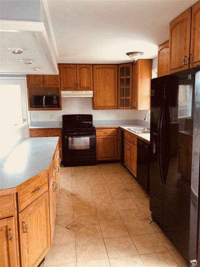 45 Roger St, Winooski, VT 05404 - photo 5