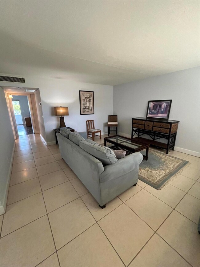 52 Flanders B, Delray Beach, FL 33484 - photo 2