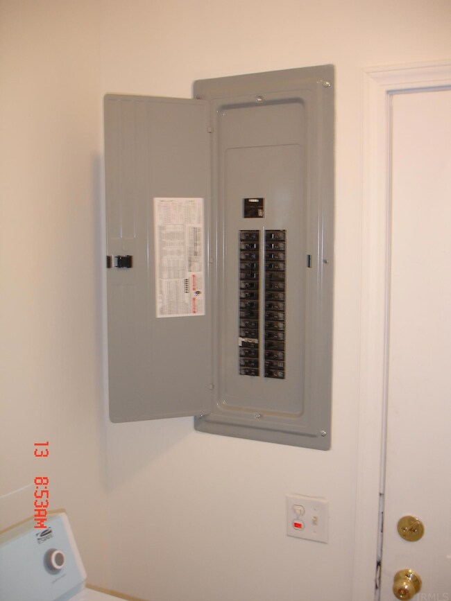 1420 S Shipley St, Muncie, IN 47302 - photo 2