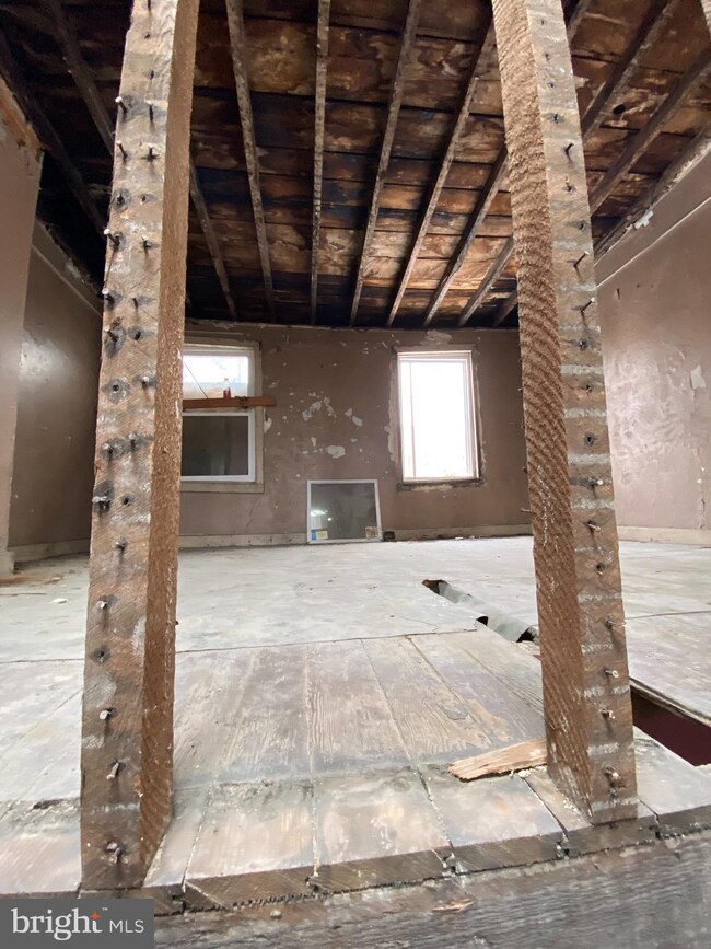 942 W Franklin St, Baltimore, MD 21223 - photo 7