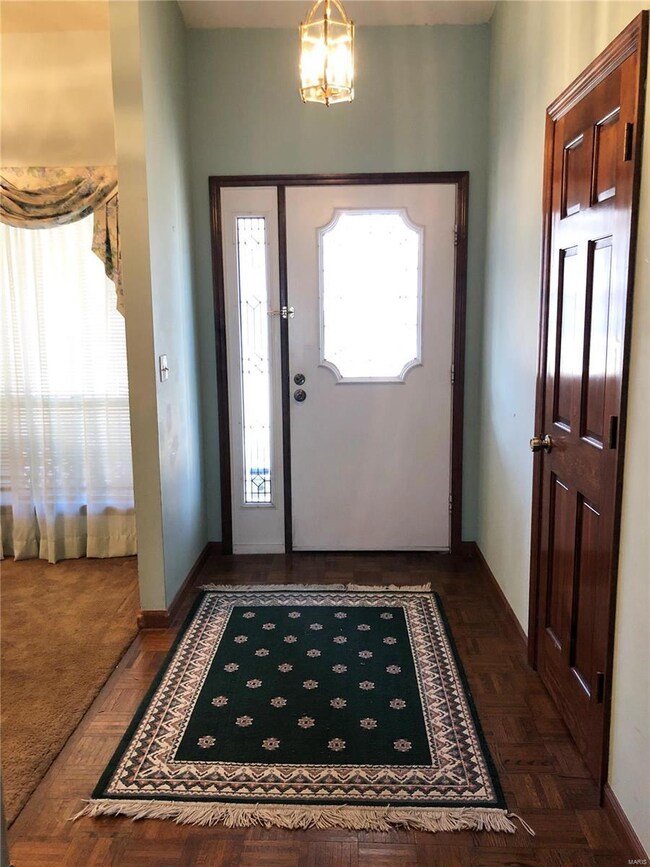 Entry foyer, parquet flooring