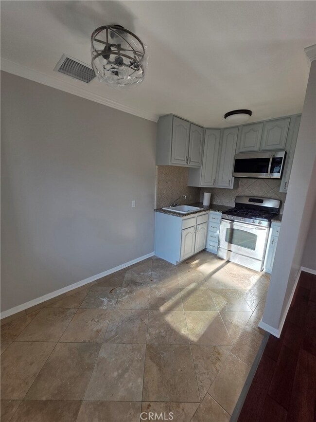 208 W 90th St unit 3, Los Angeles, CA 90003 - photo 2