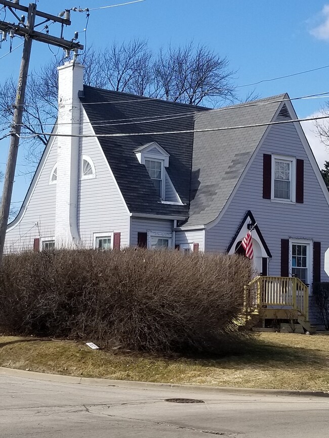 1000 N Mcaree Rd, Waukegan, IL 60085 - photo 3