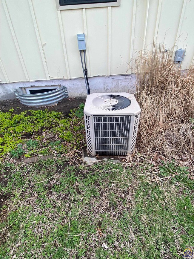 8000 SW 23rd St, Topeka, KS 66614 - photo 7