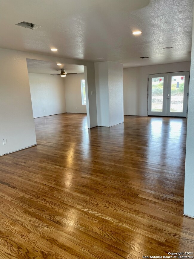 1937 County Road 451, Hondo, TX 78861 - photo 4