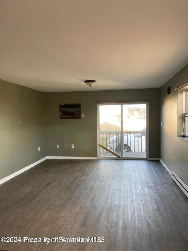 201 Railroad St, Old Forge, PA 18518 - photo 3