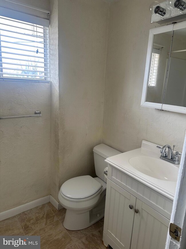 891 E Kings Ct, York, PA 17403 - photo 7