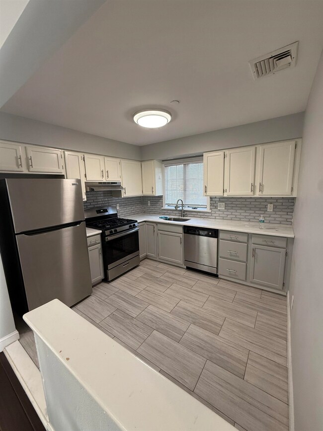 9 E 50th St unit 2, Bayonne, NJ 07002 - photo 4