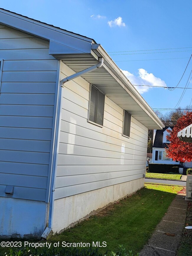 2020 Farr St, Scranton, PA 18504 - photo 3