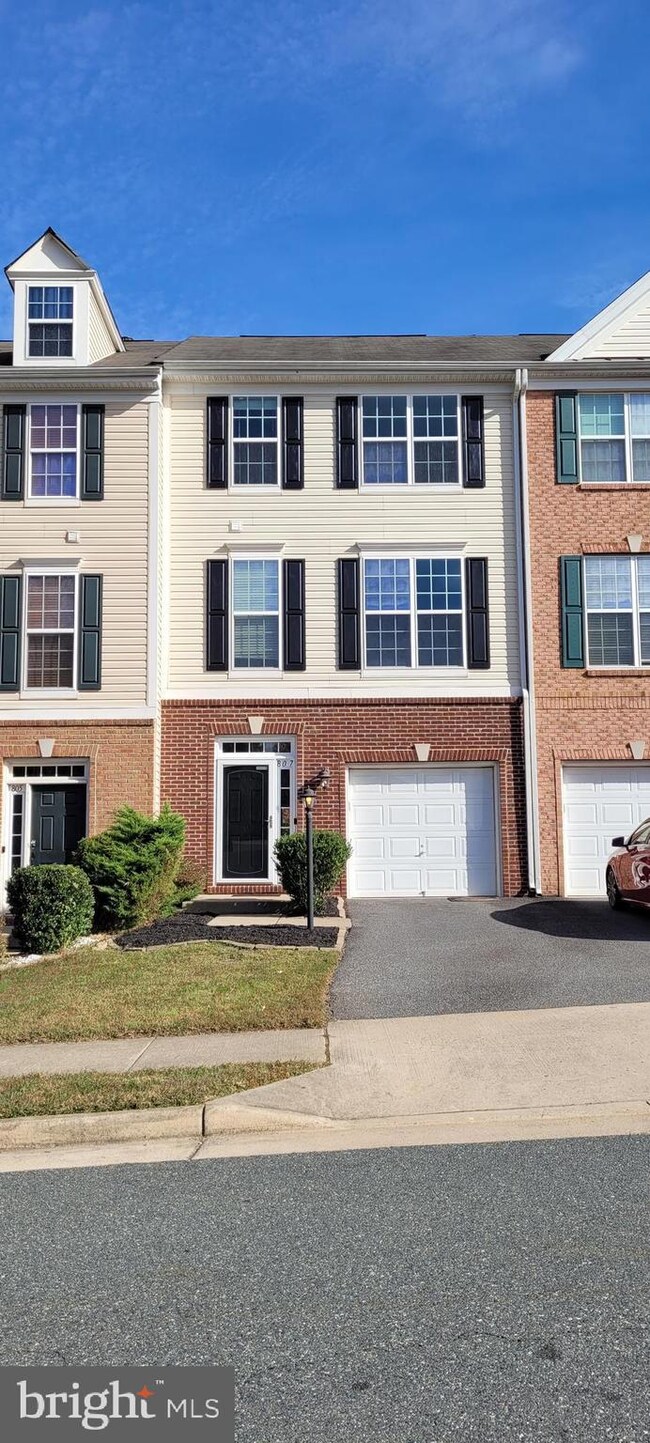 807 Carnaby St, Stafford, VA 22554 - photo 2