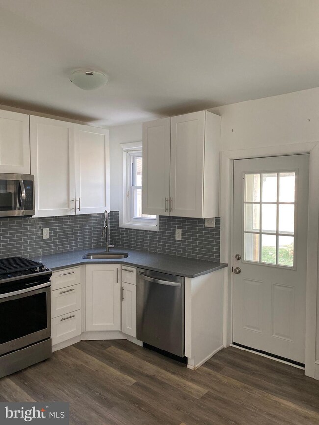 411 W Fornance St, Norristown, PA 19401 - photo 4