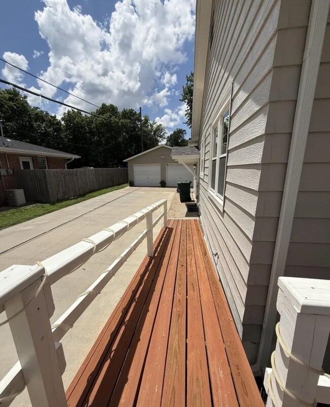 715 Carroll Ave, Larned, KS 67550 - photo 6