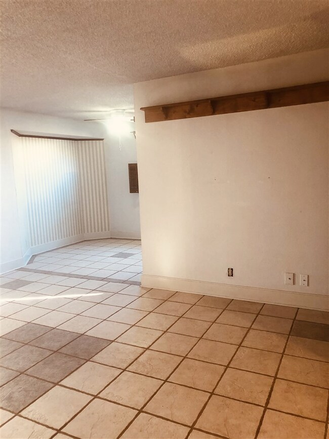 2811 Pecan Dr, Alamogordo, NM 88310 - photo 3