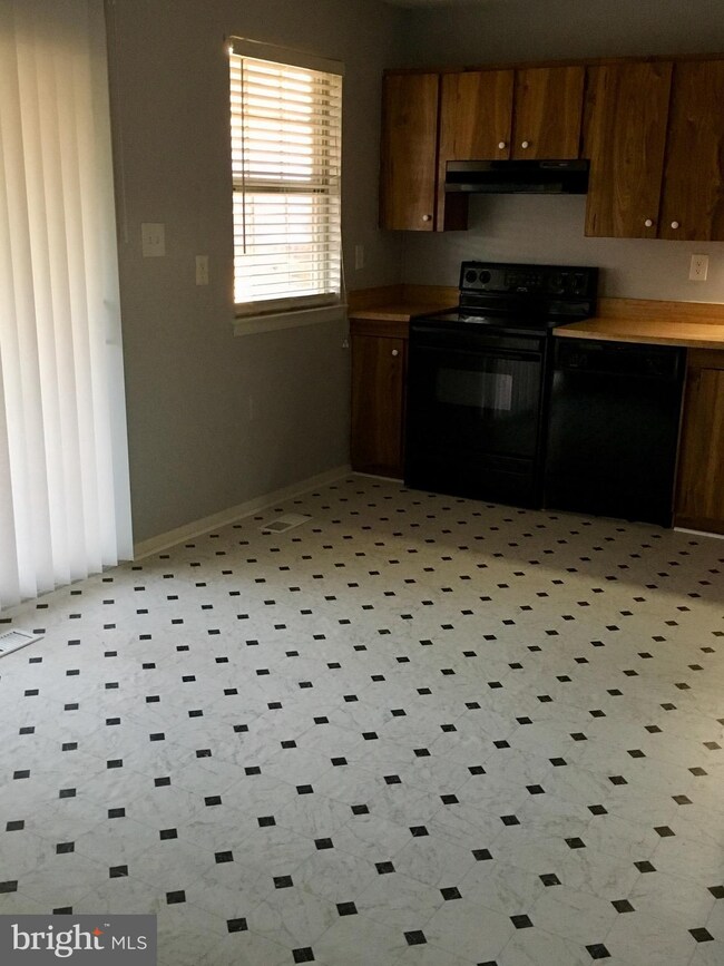 606 Burlington Ct, Edgewood, MD 21040 - photo 6