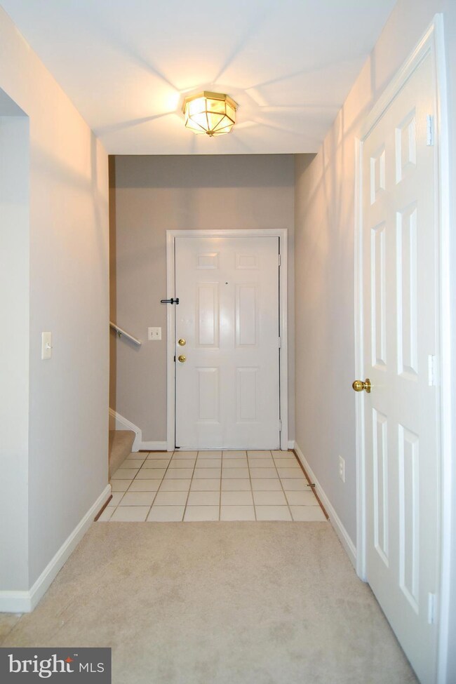 46606 Drysdale Terrace unit 303, Sterling, VA 20165 - photo 2