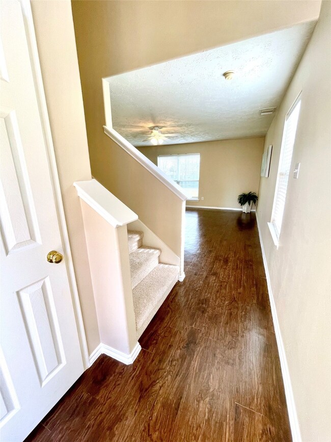 1404 Barras St, Alvin, TX 77511 - photo 2