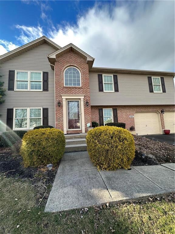 4551 Hoffman Dr, Whitehall, PA 18052 - photo 2