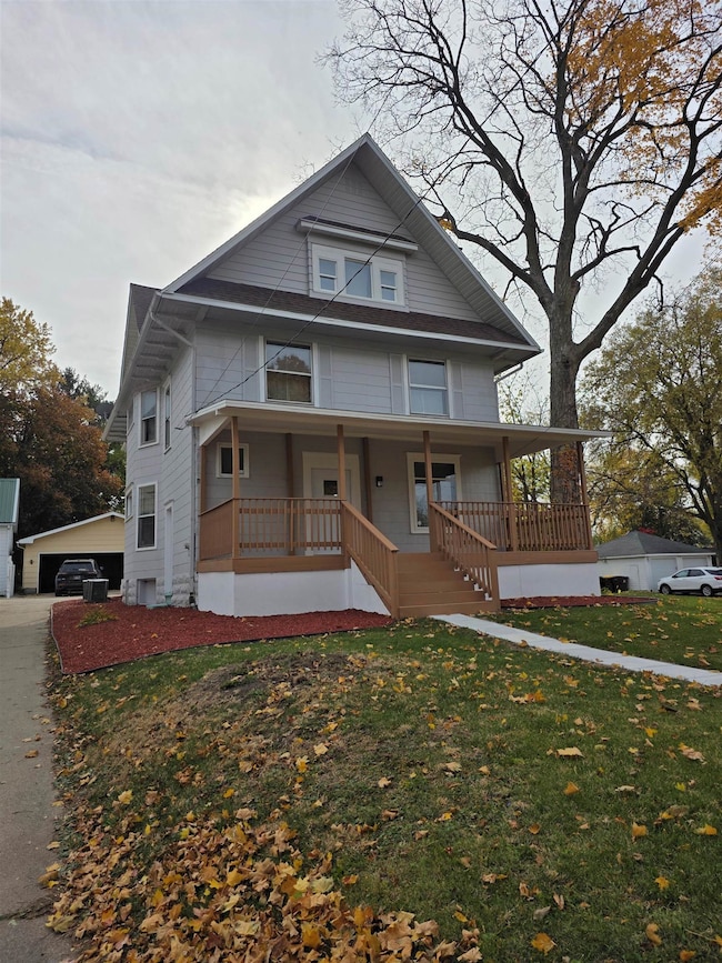 111 E Empire St, Freeport, IL 61032 - photo 2
