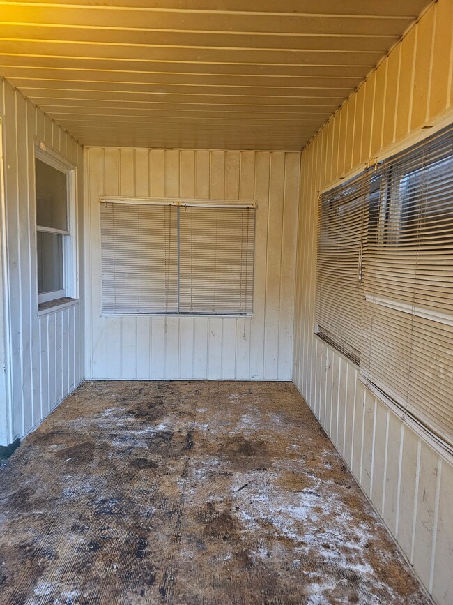 817 Washington Blvd, Anderson, IN 46016 - photo 2