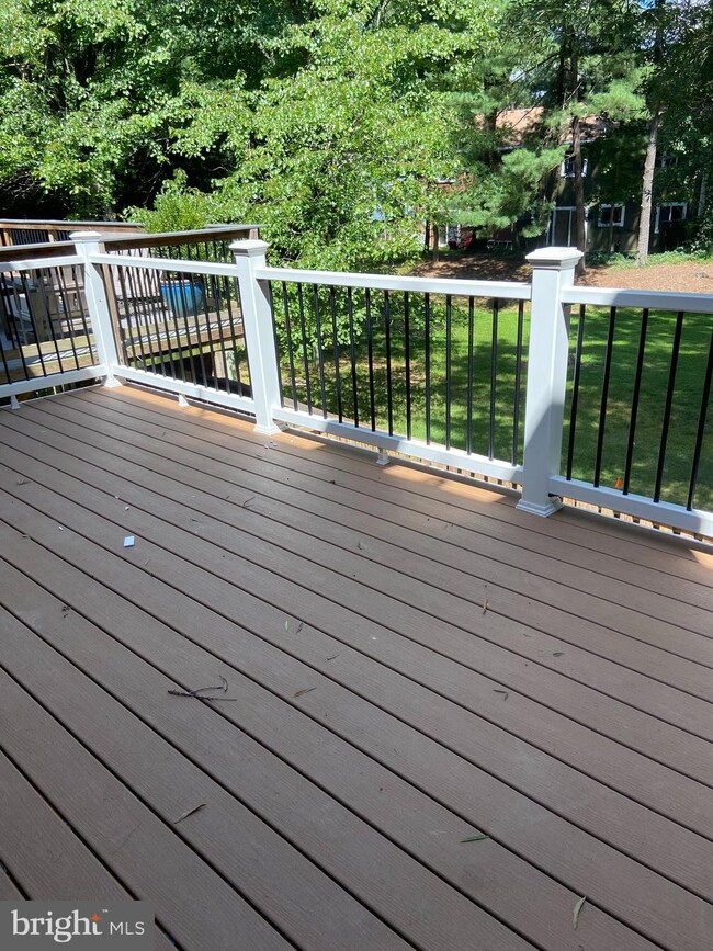 11112 Forest Edge Dr, Reston, VA 20190 - photo 5