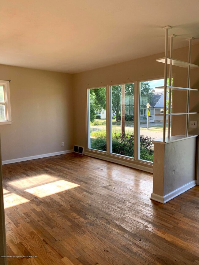 1629 Victor Ave, Lansing, MI 48910 - photo 2
