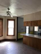 1200 Isett kitchen