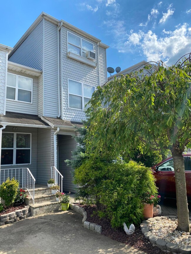 26 Lorraine Loop, Staten Island, NY 10309 - photo 3