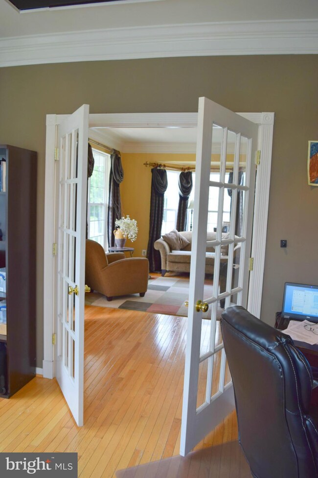 25476 Crossfield Dr, Chantilly, VA 20152 - photo 4