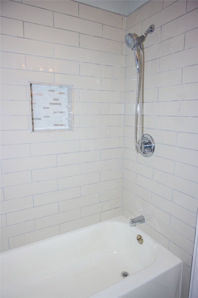 9903 Southport Dr, Houston, TX 77089 - photo 7