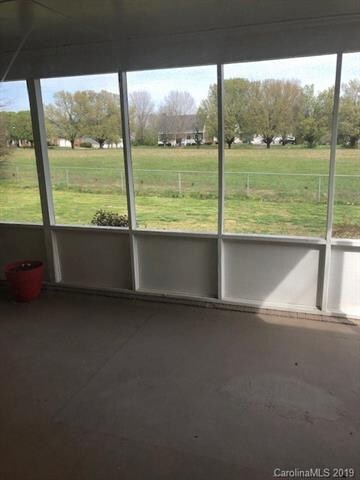 402 N Greenbriar Rd, Statesville, NC 28625 - photo 5