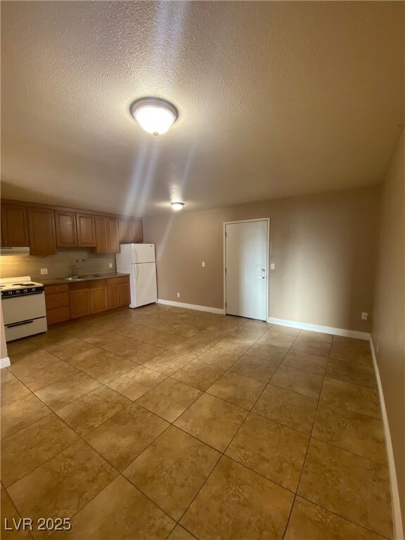305 N 10th St unit 31, Las Vegas, NV 89101 - photo 4
