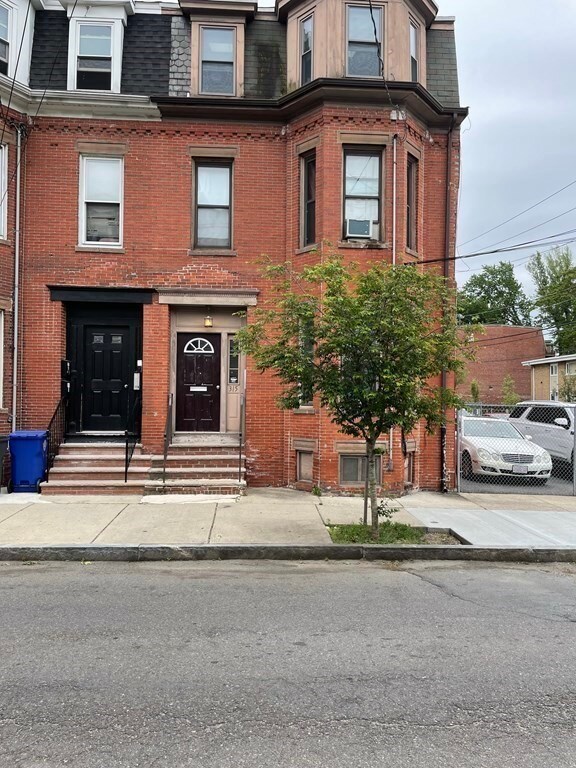 313 Spruce St, Chelsea, MA 02150 - photo 2