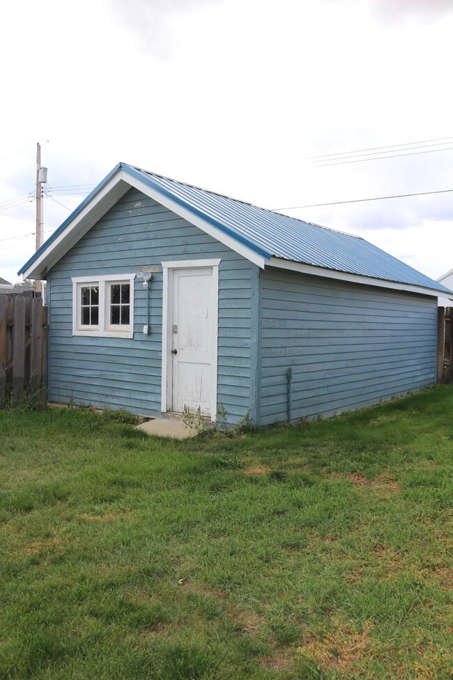 Single car garage<|><|>