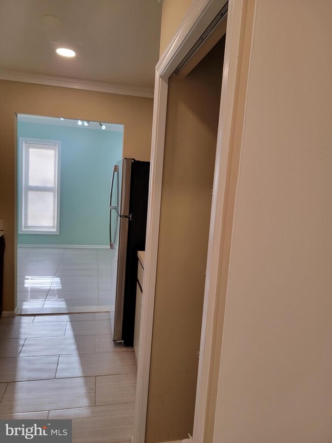 15 Canterbury Square unit 204, Alexandria, VA 22304 - photo 2