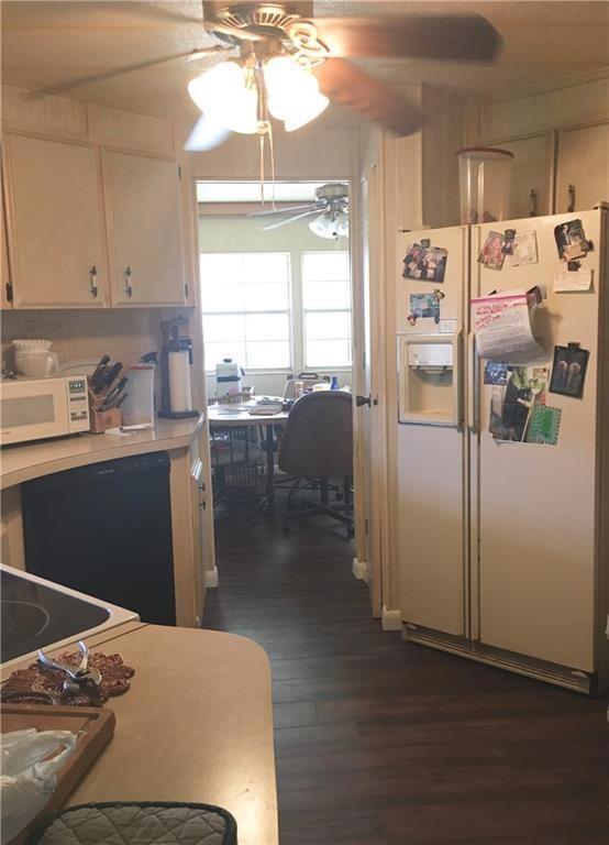 Kitchen with lots of counter space!