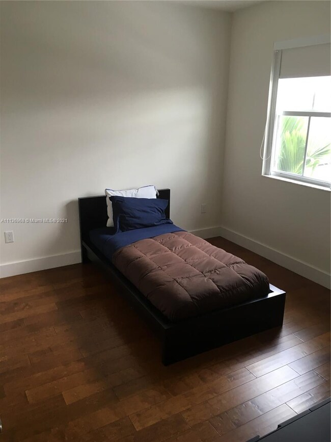 10503 NW 70th Ln, Doral, FL 33178 - photo 6