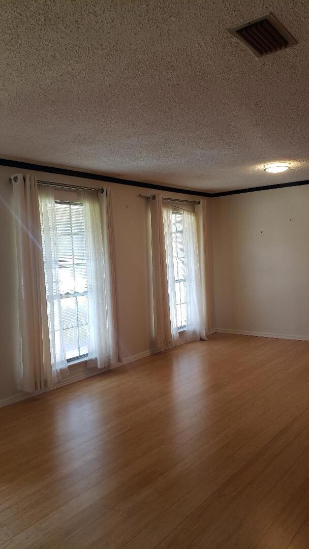 Living Room can also be  a 3rd Bedroom