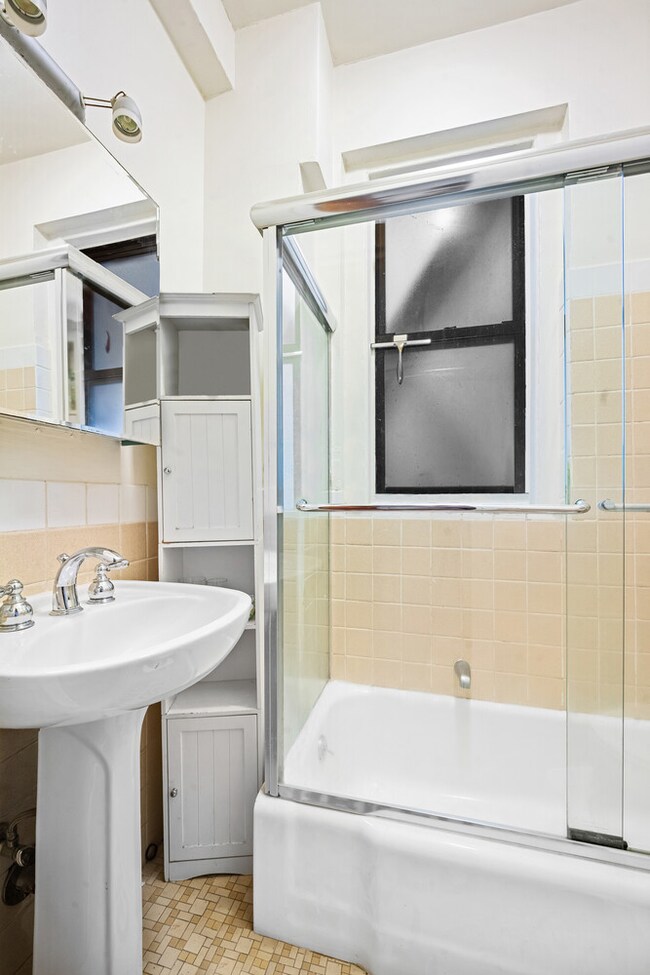 118 W 72nd St unit 1202, New York, NY 10023 - photo 2