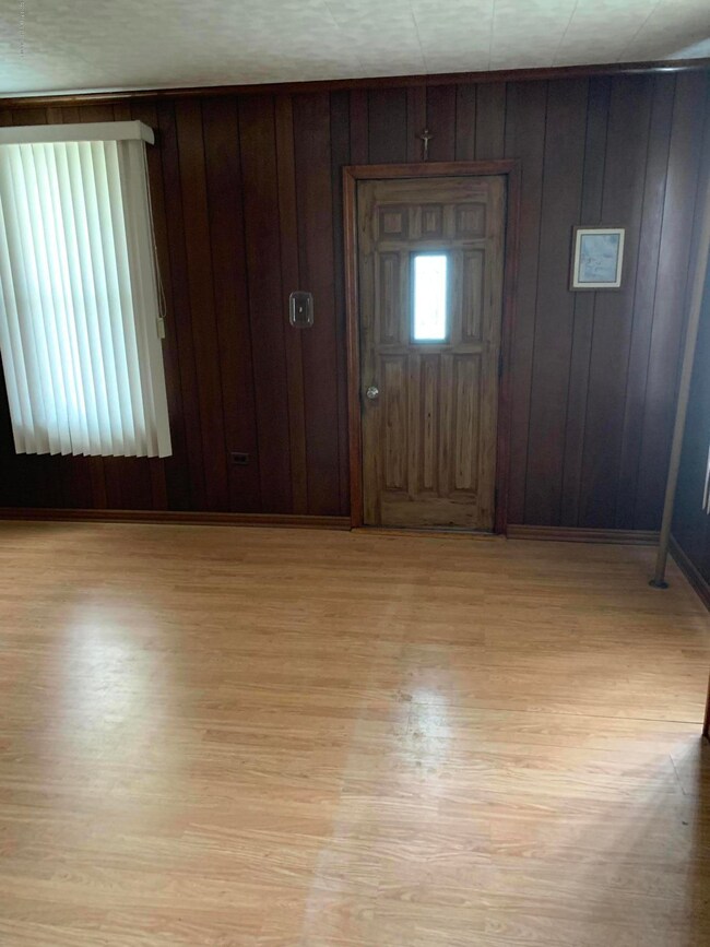 119 Middle St, Taylor, PA 18517 - photo 4