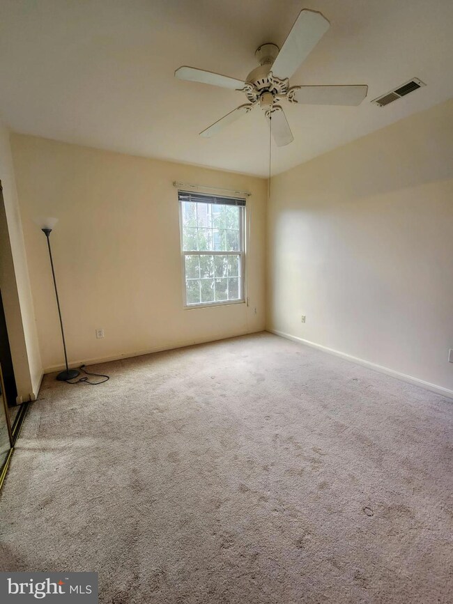 46608 Drysdale Terrace unit 203, Sterling, VA 20165 - photo 4