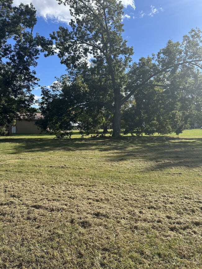 128 Lance St, McMinnville, TN 37110 - photo 2