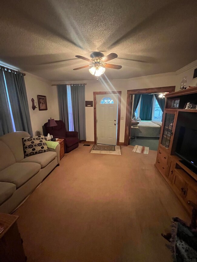 102 W Lyons St, Swayzee, IN 46986 - photo 6