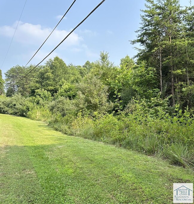 444 Elijah Cir, Martinsville, VA 24112 - photo 2