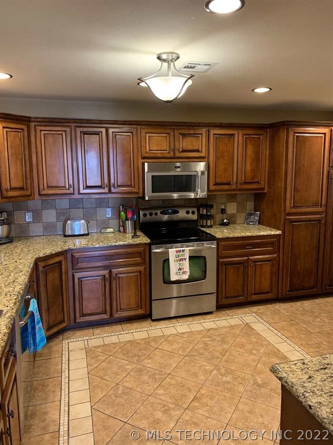 2114 Oakglen Dr, Ardmore, OK 73401 - photo 3