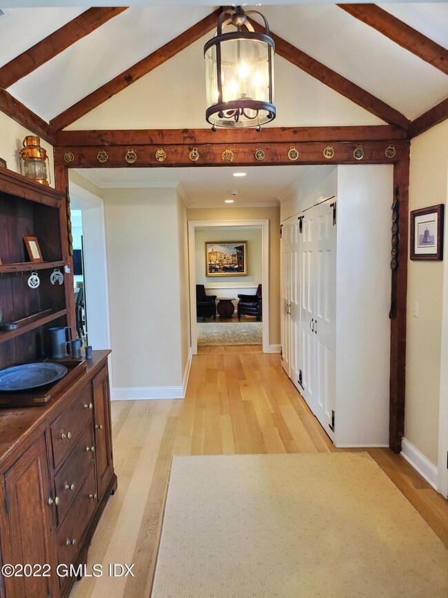 Entry Hallway_20220402_140359