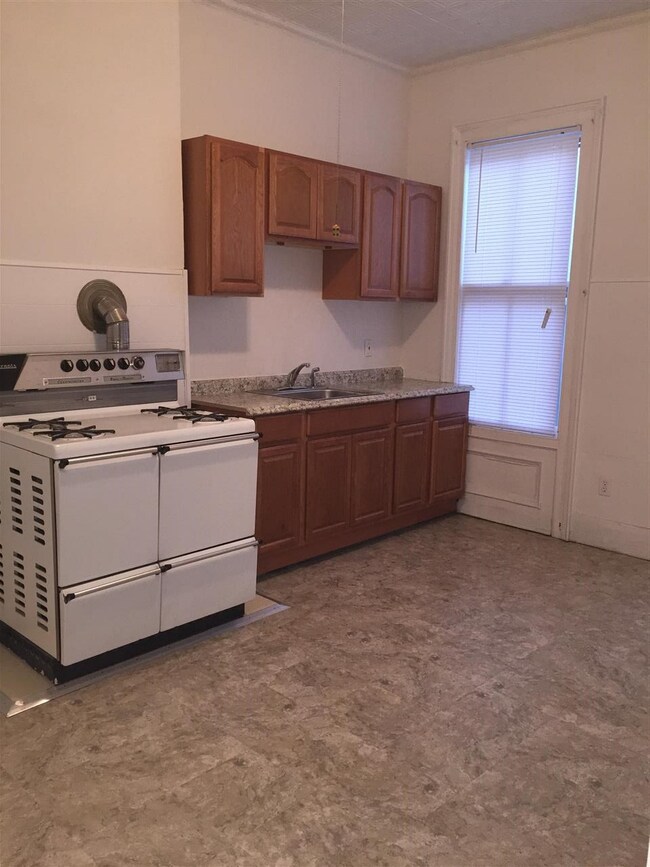 151 Lincoln St, Jersey City, NJ 07307 - photo 6