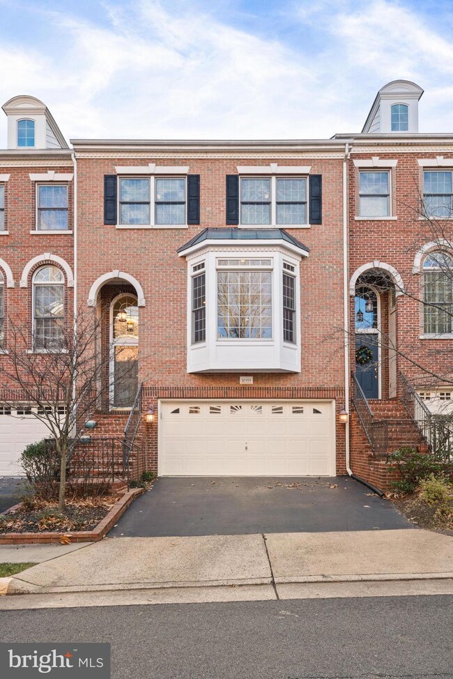 10355 Fitzpatrick Ln, Oakton, VA 22124 - photo 3