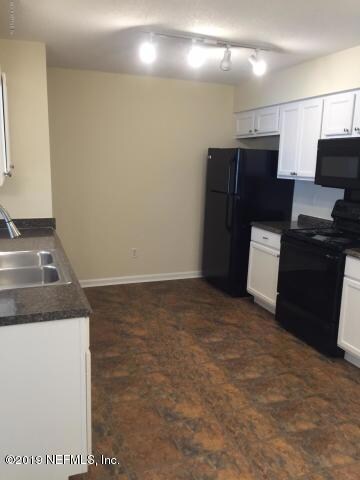 5641 Ellis Trace Dr, Jacksonville, FL 32205 - photo 5