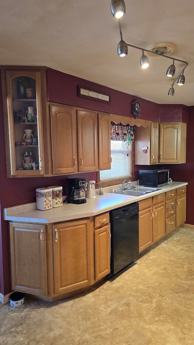 911 Pepper Ave, Wisconsin Rapids, WI 54494 - photo 4