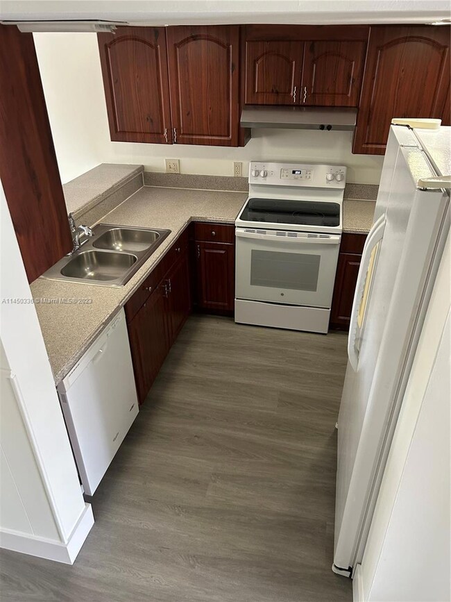 7134 SW 42nd Place unit 7134, Davie, FL 33314 - photo 5